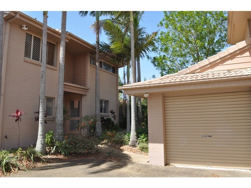 2/103 Pohlman Street, Southport QLD 4215