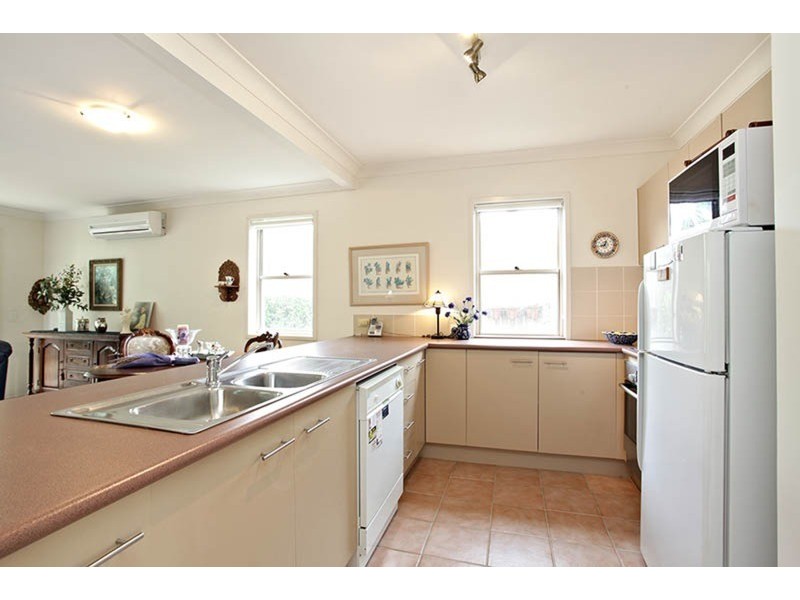 2/103 Pohlman Street, Southport QLD 4215