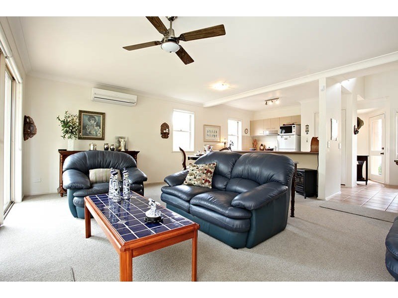 2/103 Pohlman Street, Southport QLD 4215