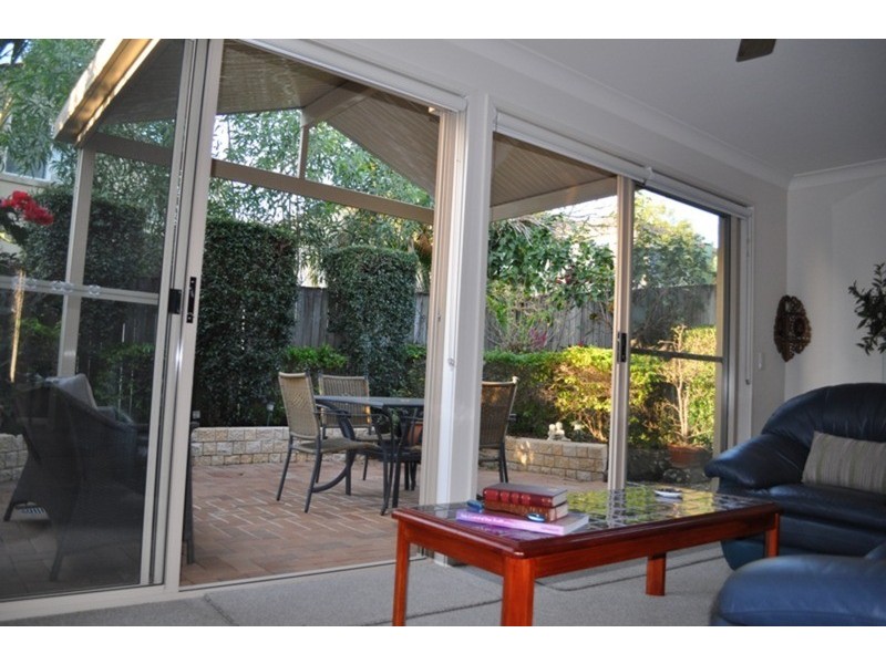 2/103 Pohlman Street, Southport QLD 4215