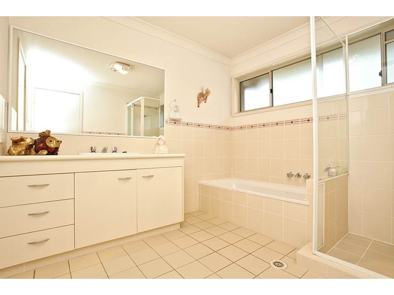 2/103 Pohlman Street, Southport QLD 4215