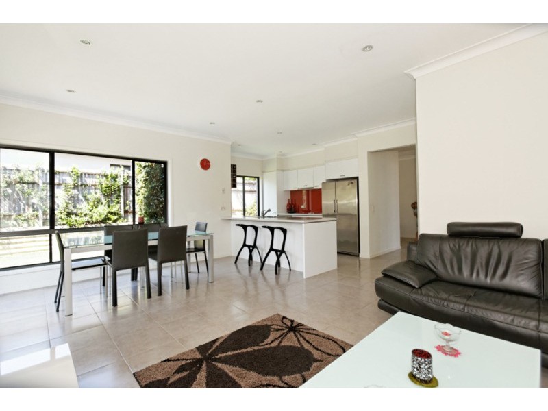 6 Mahogany Place, Molendinar QLD 4214