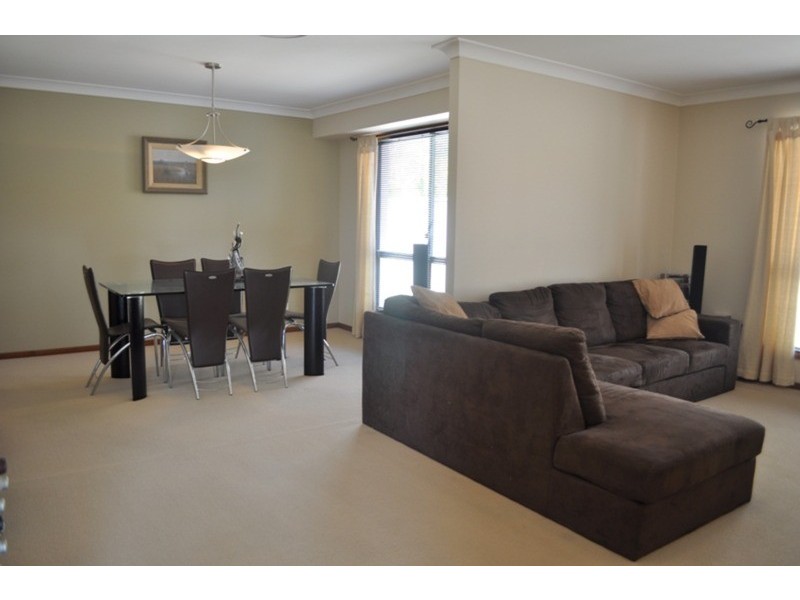 181 Crestwood Drive, Molendinar QLD 4214