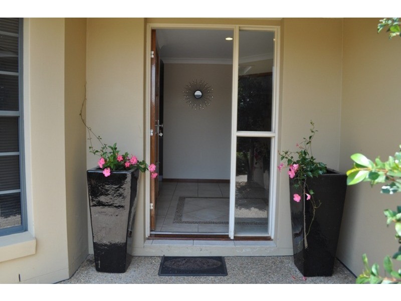 181 Crestwood Drive, Molendinar QLD 4214