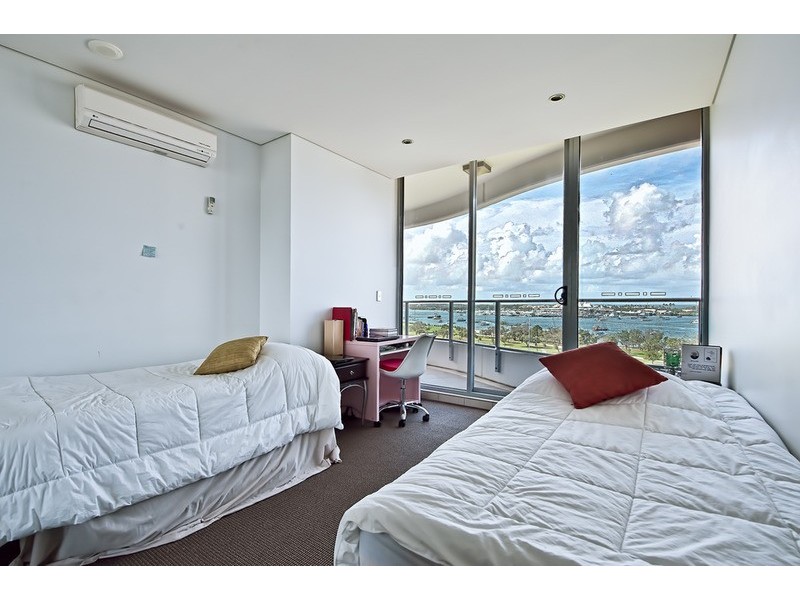 1004/4 Como Crescent, Southport QLD 4215