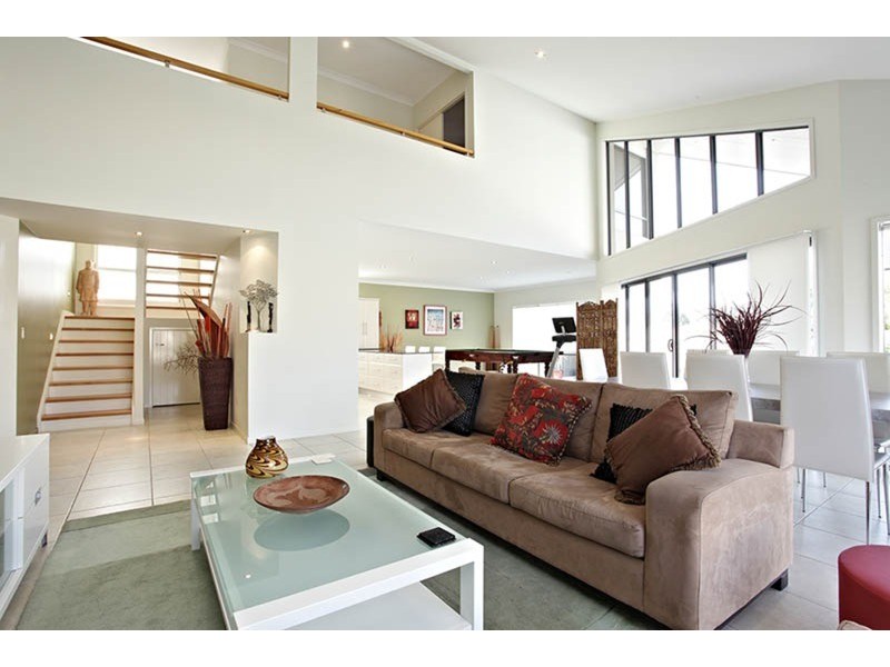 2 Rosegum Drive, Molendinar QLD 4214