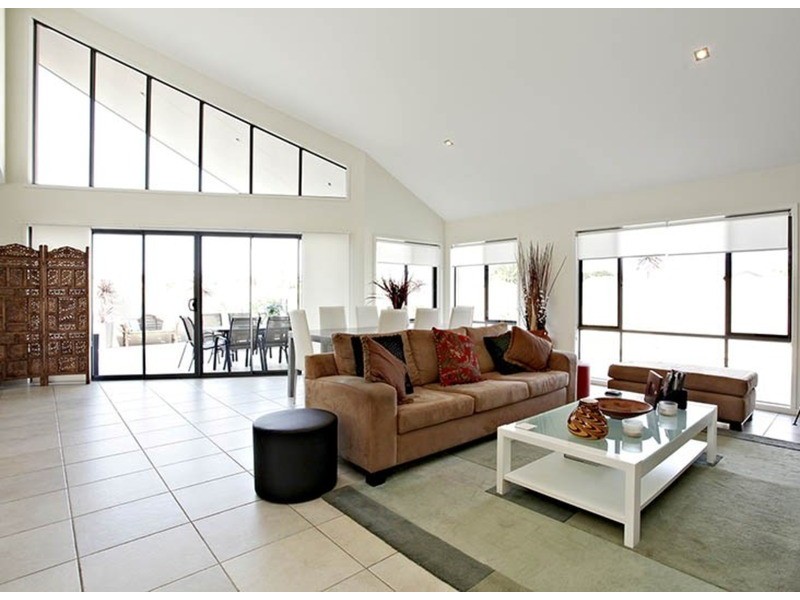 2 Rosegum Drive, Molendinar QLD 4214