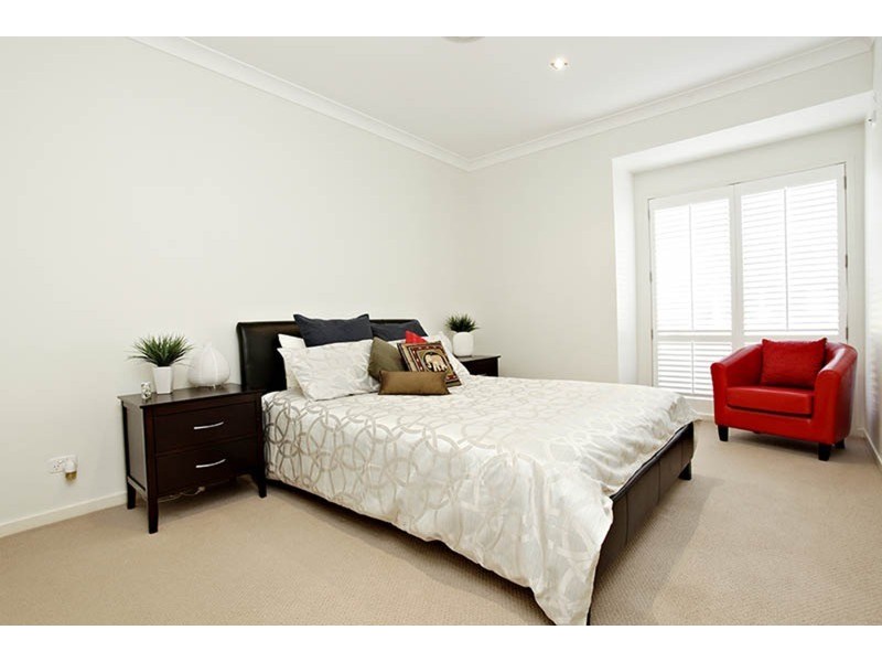 2 Rosegum Drive, Molendinar QLD 4214