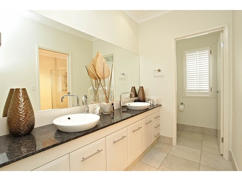 2 Rosegum Drive, Molendinar QLD 4214