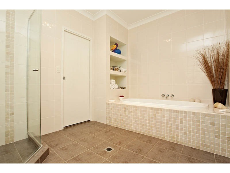 2 Rosegum Drive, Molendinar QLD 4214