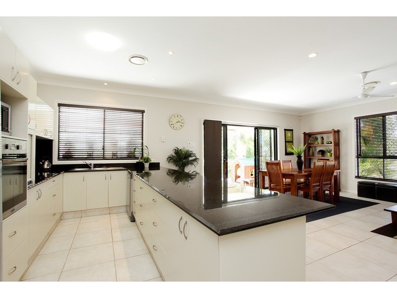 11 Leeds Close, Arundel QLD 4214