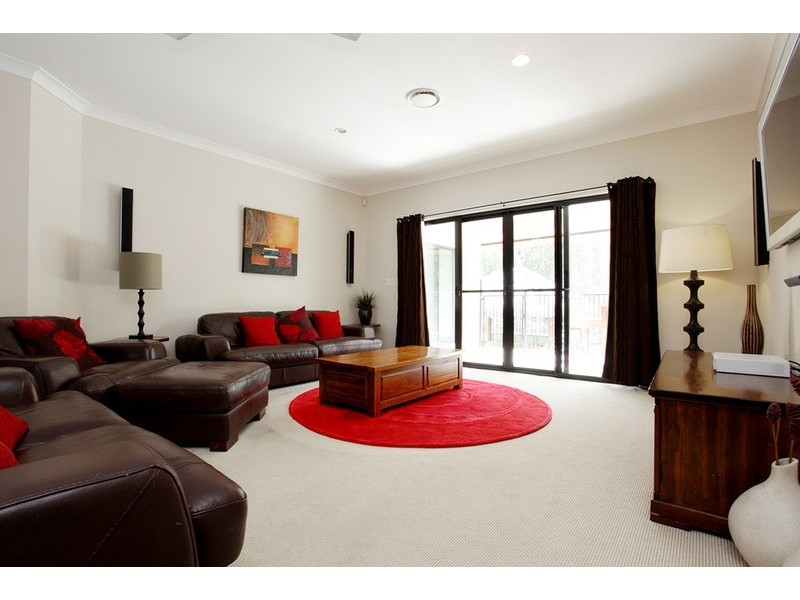 11 Leeds Close, Arundel QLD 4214