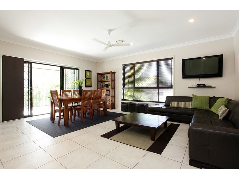 11 Leeds Close, Arundel QLD 4214