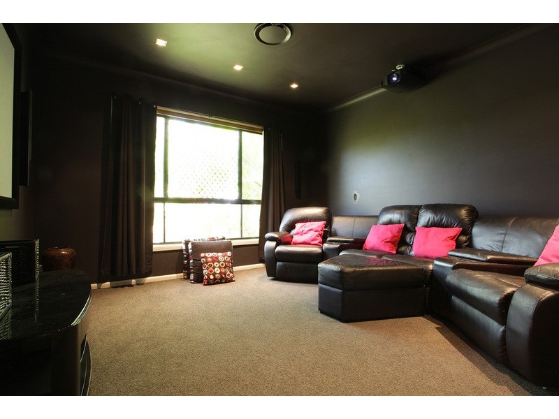 11 Leeds Close, Arundel QLD 4214