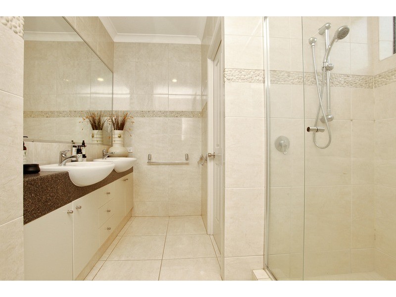 11 Leeds Close, Arundel QLD 4214