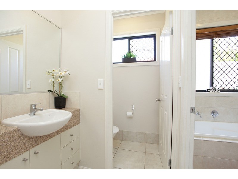 11 Leeds Close, Arundel QLD 4214