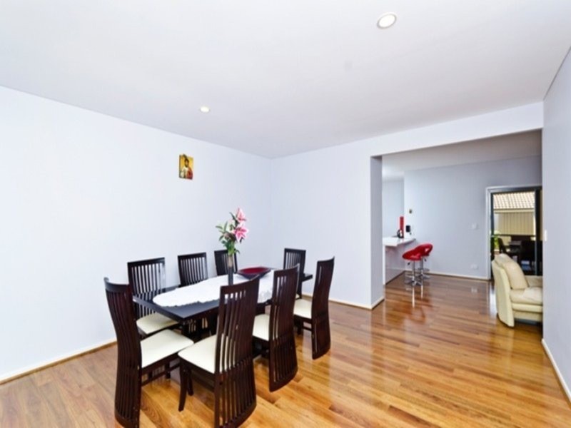 8 Stringybark Drive, Molendinar QLD 4214