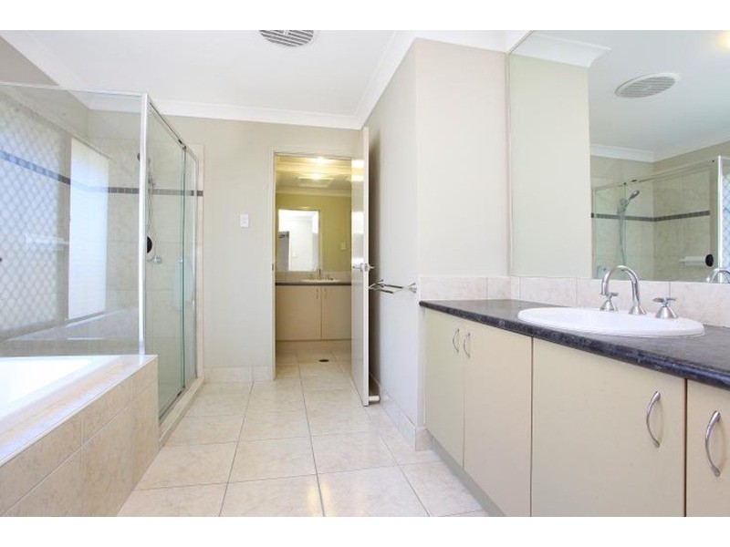 15 Viewridge Way, Molendinar QLD 4214