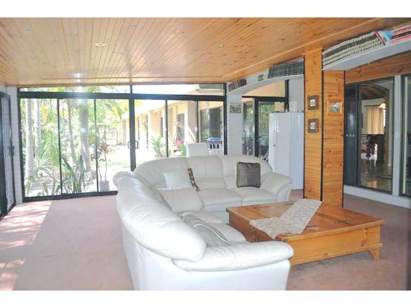 11 Kingsway Drive, Molendinar QLD 4214