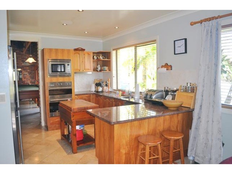 11 Kingsway Drive, Molendinar QLD 4214