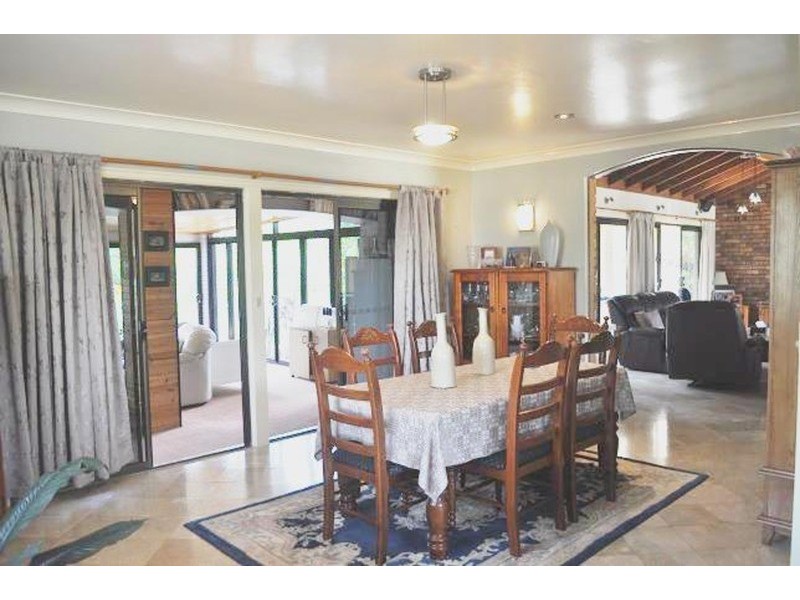 11 Kingsway Drive, Molendinar QLD 4214