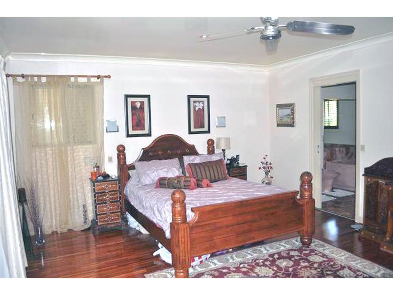 11 Kingsway Drive, Molendinar QLD 4214