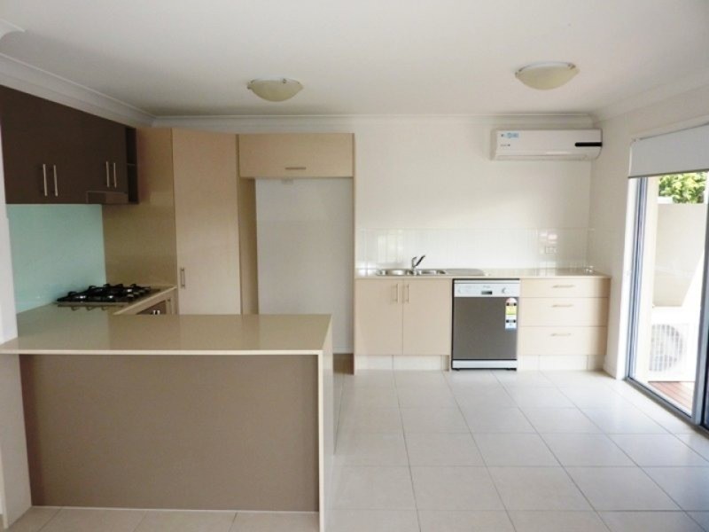 2/446 Pine Ridge Road, Coombabah QLD 4216