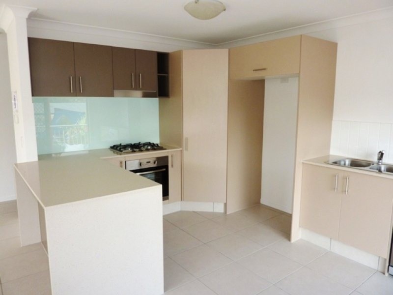 2/446 Pine Ridge Road, Coombabah QLD 4216