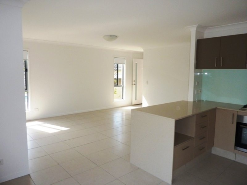 2/446 Pine Ridge Road, Coombabah QLD 4216