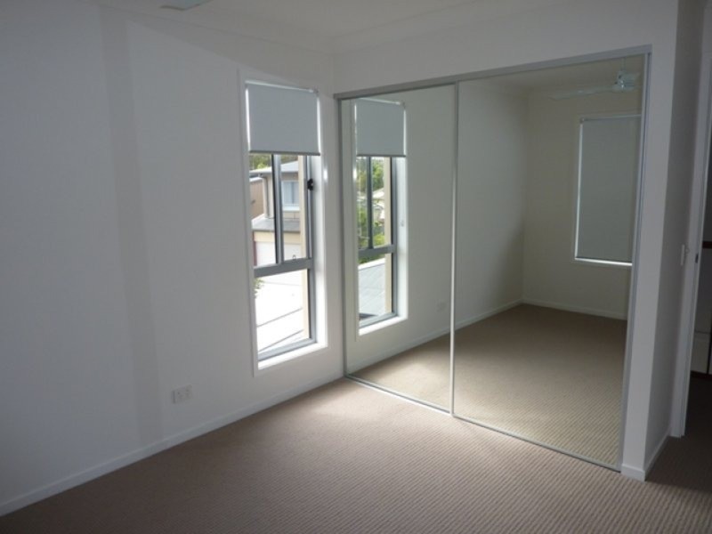 2/446 Pine Ridge Road, Coombabah QLD 4216