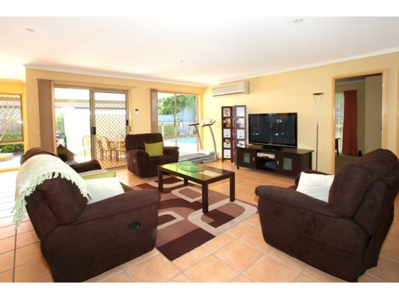 42 Dellwood Circuit, Molendinar QLD 4214