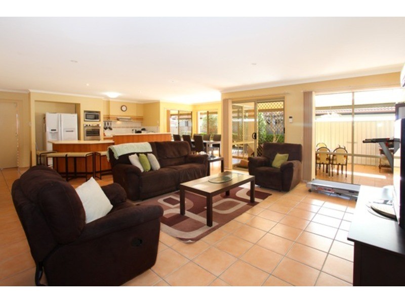 42 Dellwood Circuit, Molendinar QLD 4214