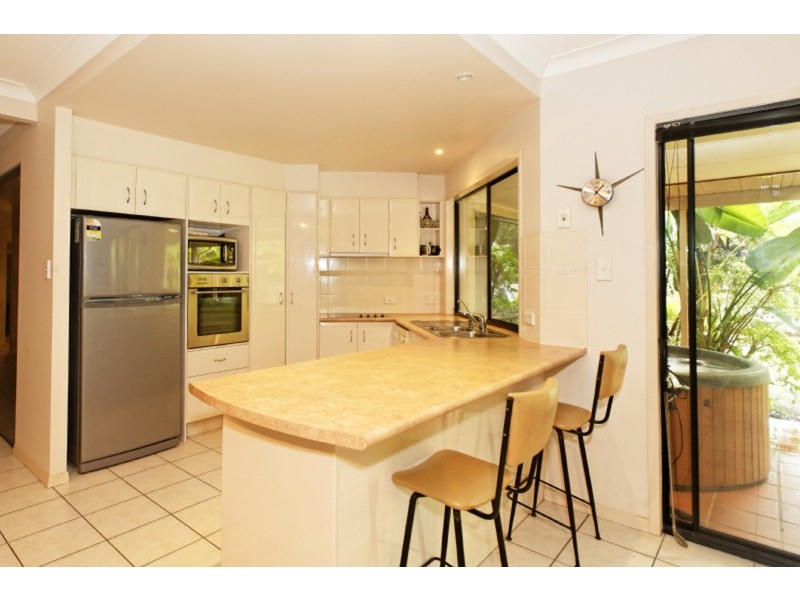 95 Arun Drive, Arundel QLD 4214