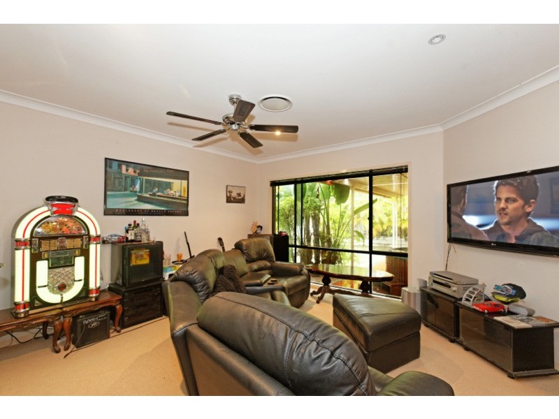 95 Arun Drive, Arundel QLD 4214