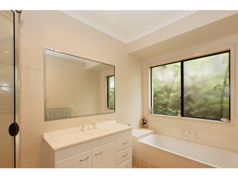 95 Arun Drive, Arundel QLD 4214