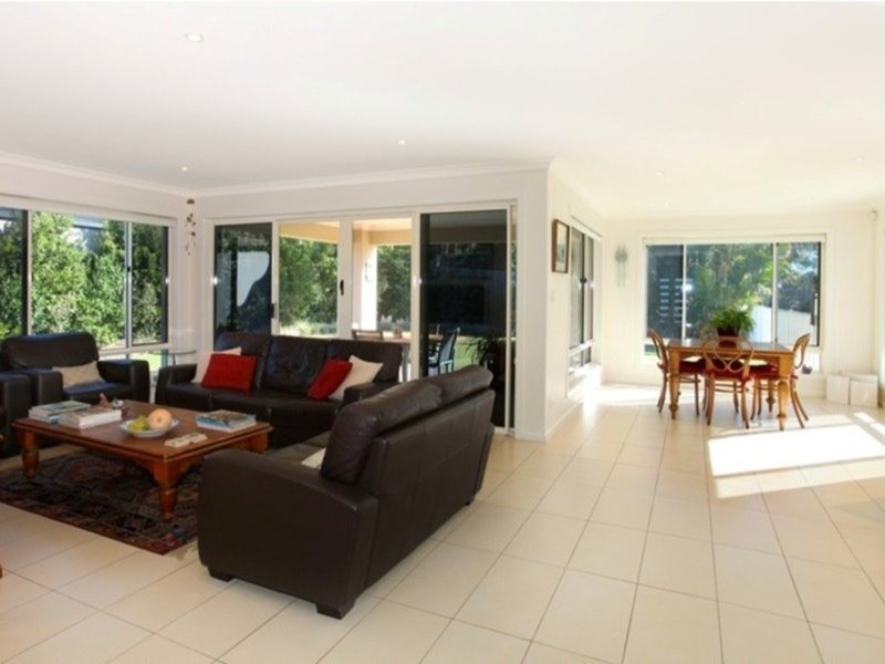 11 Casuarina Drive, Molendinar QLD 4214