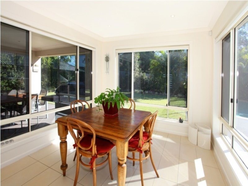 11 Casuarina Drive, Molendinar QLD 4214