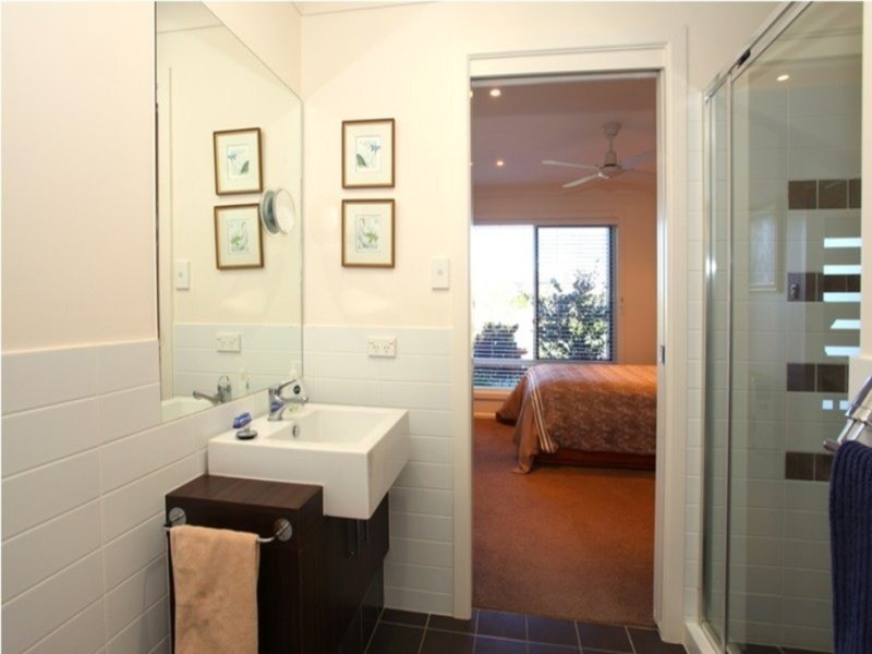 11 Casuarina Drive, Molendinar QLD 4214