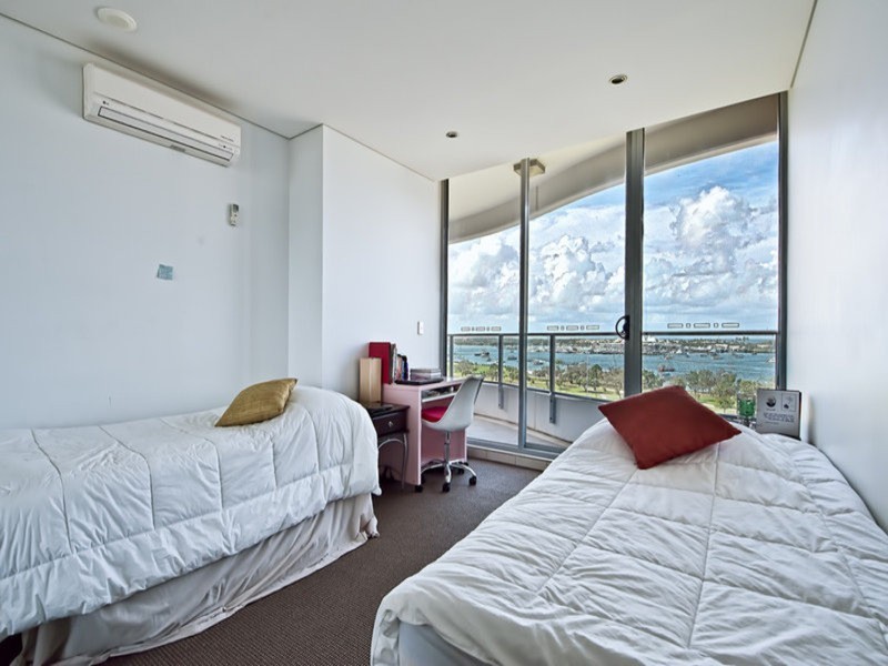 1004/4 Como Crescent, Southport QLD 4215