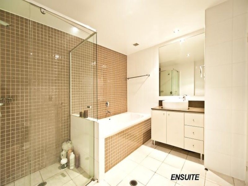 1004/4 Como Crescent, Southport QLD 4215