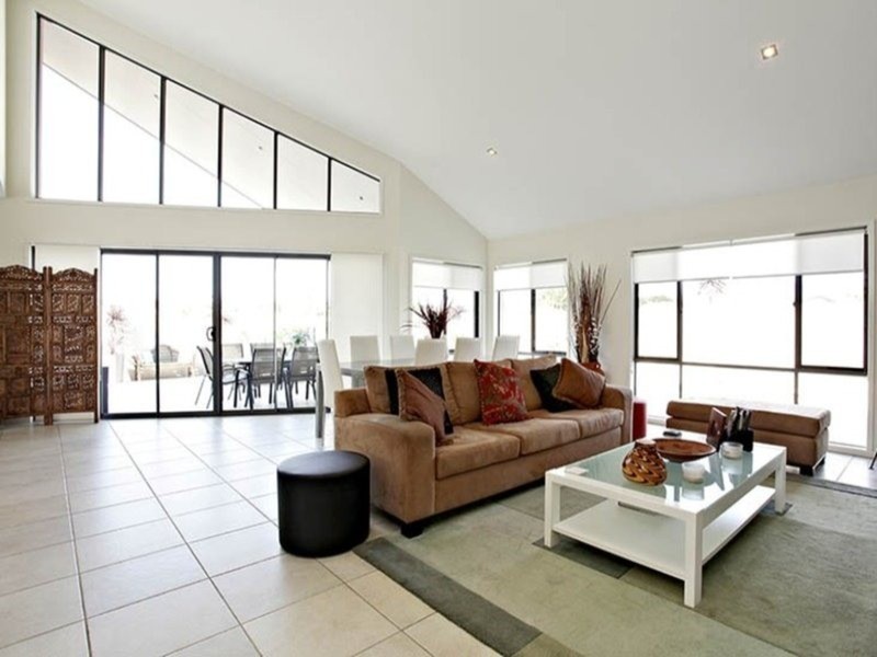 2 Rosegum Drive, Molendinar QLD 4214