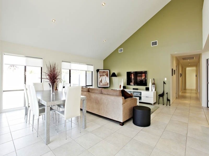 2 Rosegum Drive, Molendinar QLD 4214