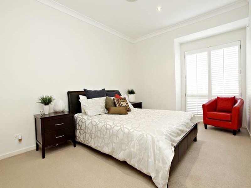 2 Rosegum Drive, Molendinar QLD 4214