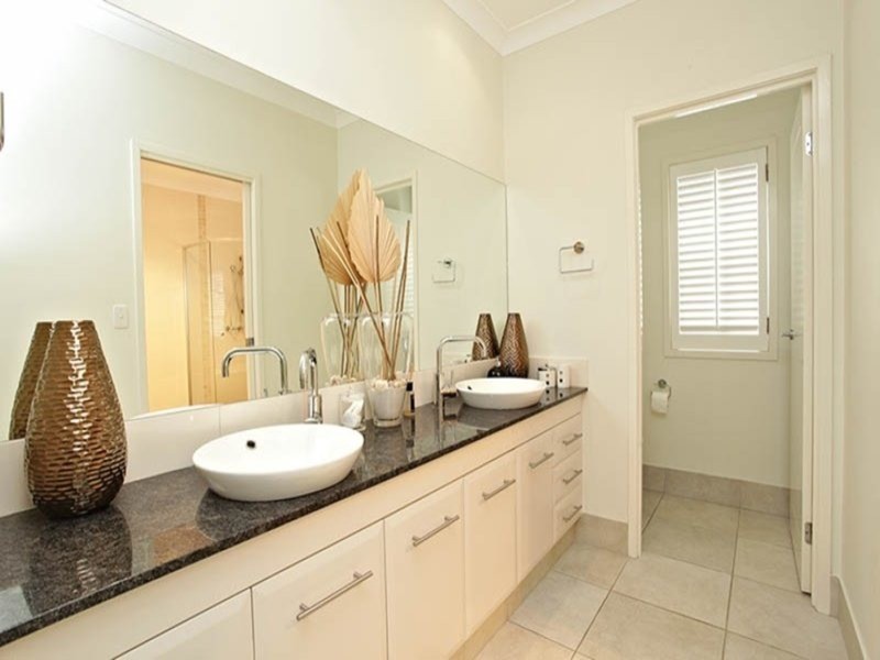 2 Rosegum Drive, Molendinar QLD 4214