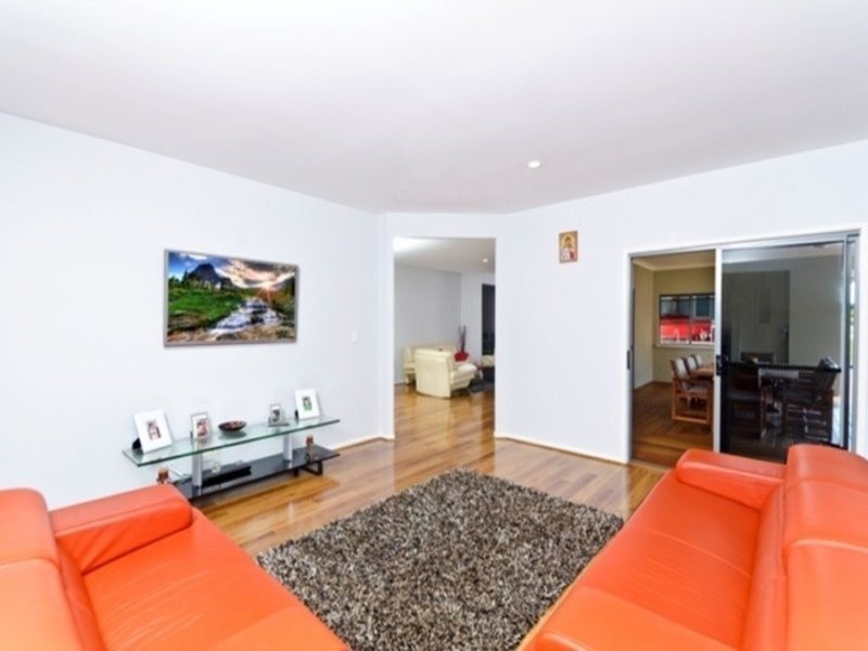 8 Stringybark Drive, Molendinar QLD 4214