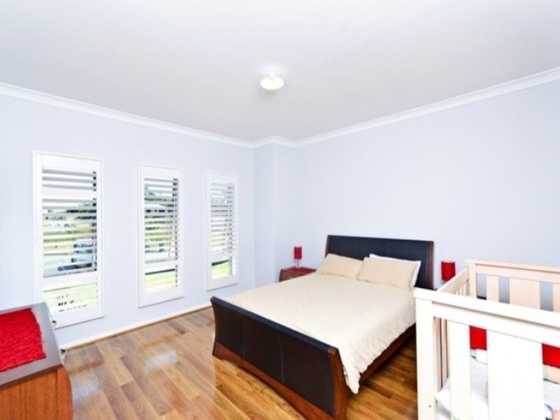 8 Stringybark Drive, Molendinar QLD 4214