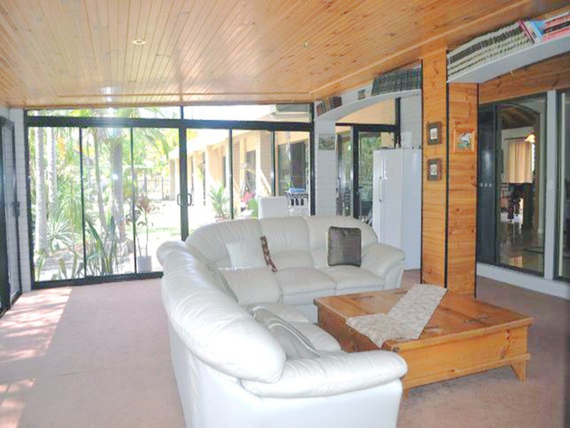 11 Kingsway Drive, Molendinar QLD 4214