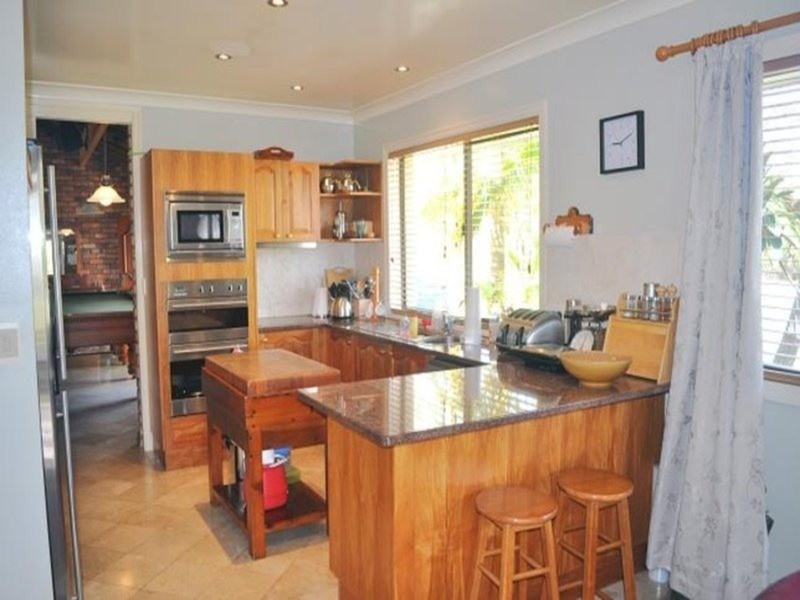 11 Kingsway Drive, Molendinar QLD 4214