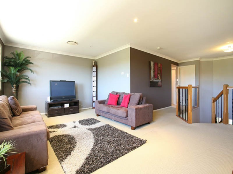 171 Crestwood Drive, Molendinar QLD 4214