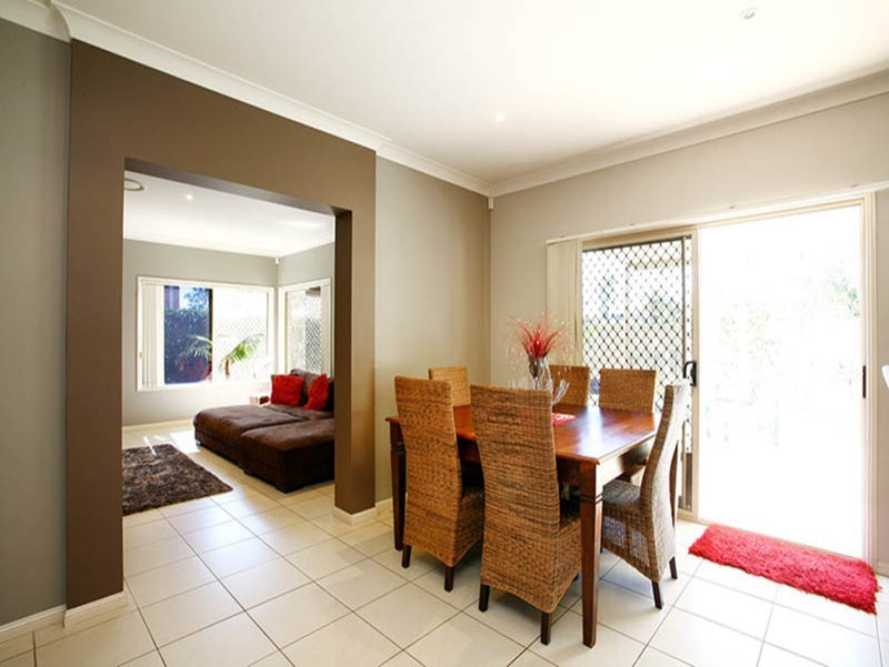 171 Crestwood Drive, Molendinar QLD 4214